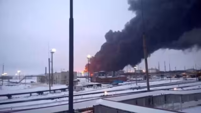 Ucrania causó daños a una de las refinerías más grandes de Rusia tras un ataque con drones