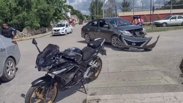 El motociclista fue atendido por paramédicos de la Cruz Roja