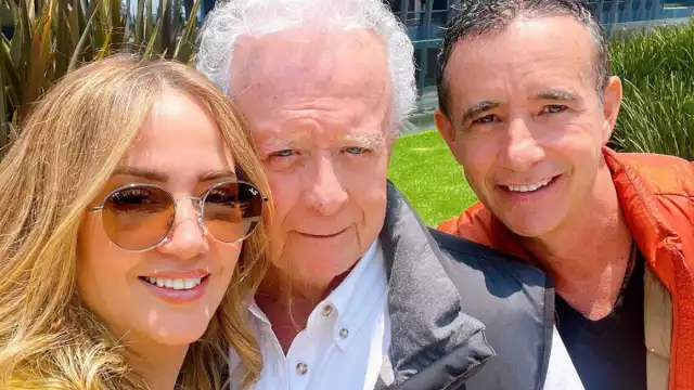 Rompe en llanto al no saber nada de su papá y hermano, quienes están en Acapulco. Foto: Especial