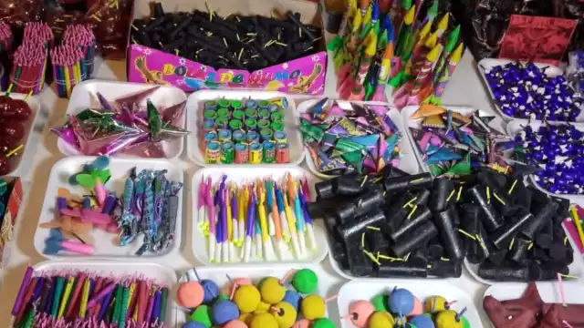 Cada Navidad es una tradición que las familias se congreguen para reventar fuegos artificiales en las fiestas navideñas