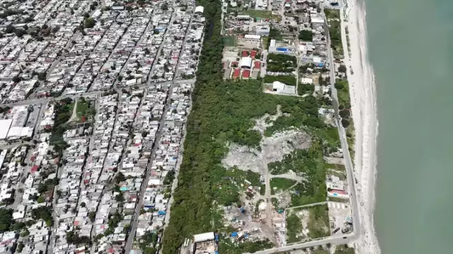 Esta situación impide hacer obras públicas, ya que algunos terrenos fueron donados