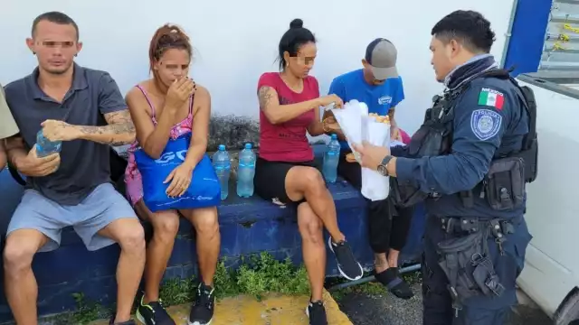 Sólo les daban una comida y un vaso con agua al día