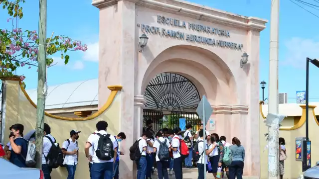 En media superior hubo 10 mil solicitantes y en la universidad superior 11 mil 500