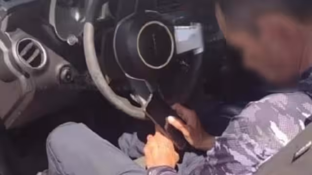 El policía, que ya tiene antecedentes de robo, fue puesto a disposición de la FRG