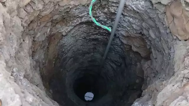 El pozo de agua tenía la lápida de una persona muerta