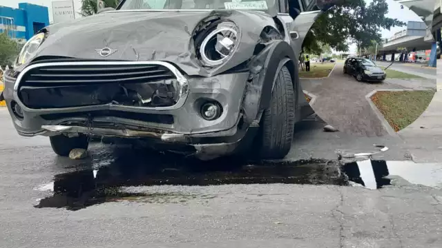 El accidente dejó daños materiales