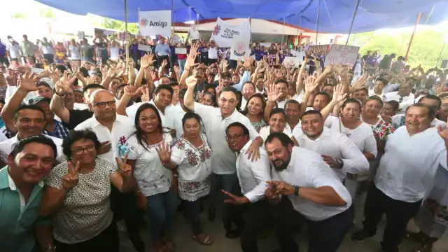 Liborio fue recibido con música y charanga por más de 5 mil personas durante su visita a Ticul