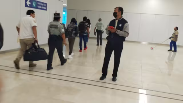 Migrantes detenidos, entre ellos una mujer con dos menores