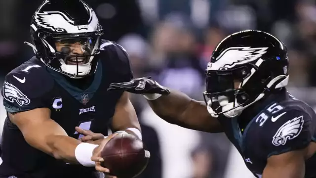 Los Philadelphia Eagles lograron quedarse con el primer lugar de la Conferencia Nacional este domingo