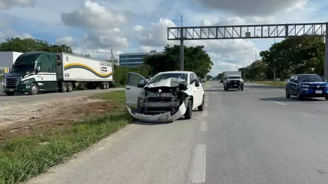 Agentes de la Secretaría de Seguridad Pública (SSP) señalizaron el sitio para evitar que otros guiadores corran con la misma suerte