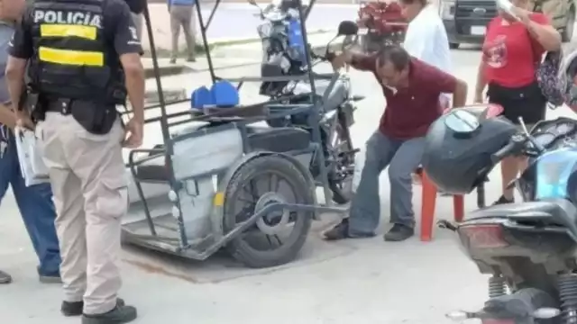 Vecinos corrieron para auxiliar a los lesionados, en especial a la niña y a su mamá