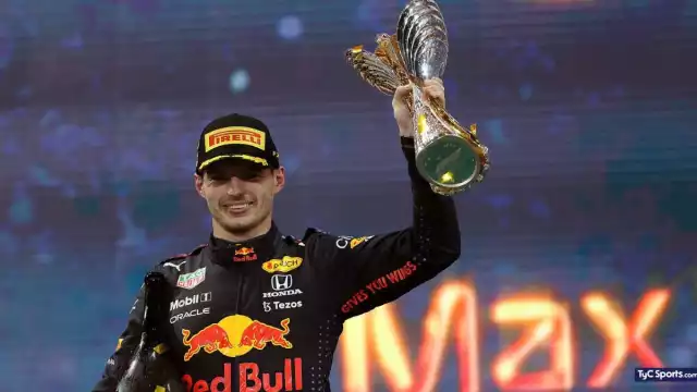 El piloto rebasó los límites de la pista por tercera ocasión y recibió una bandera blanca y negra