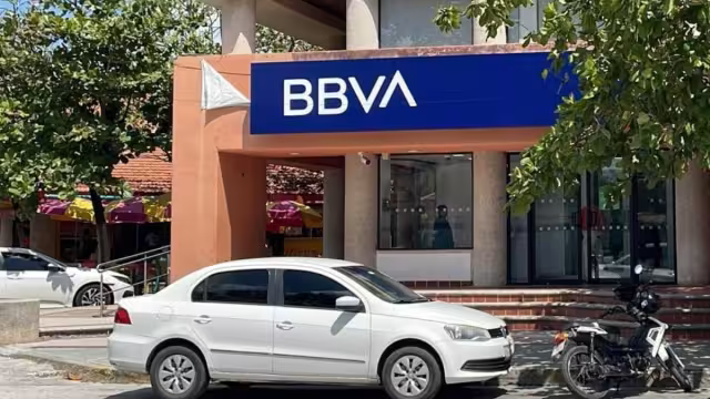 Fue asaltado por un grupo de hombres armados a plena luz de día