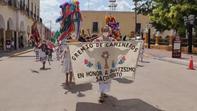 Buscan preservar las tradiciones en honor al Santísimo Sacramento