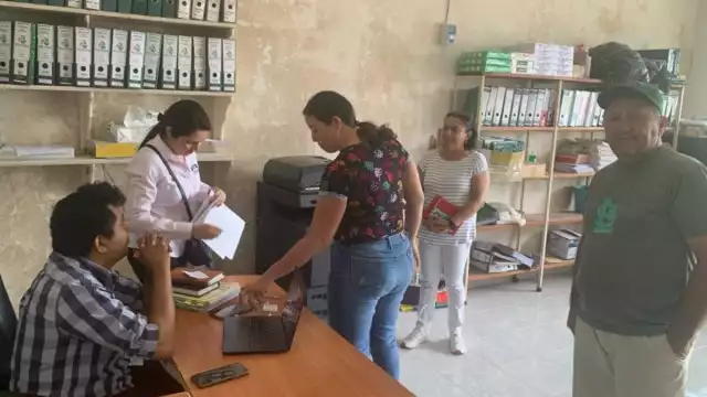 La actuaria levantó el acta correspondiente y los denunciantes únicamente fueron atendidos por la asistente personal del Alcalde