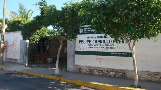 La niña estaba tomando clases cuando el ventilador cayó sobre ella