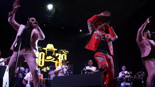 Merenglass ofreció un concierto durante la Quema del Mal Humor en Mérida