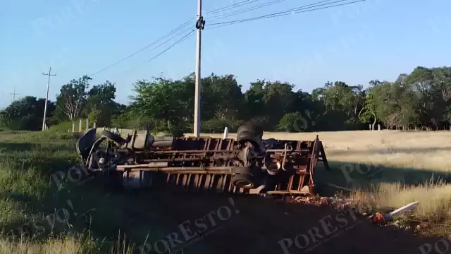Un conductor de tractocamión se quedó dormido mientras manejaba en la carretera Mérida–Campeche, a la altura del kilómetro 48.
