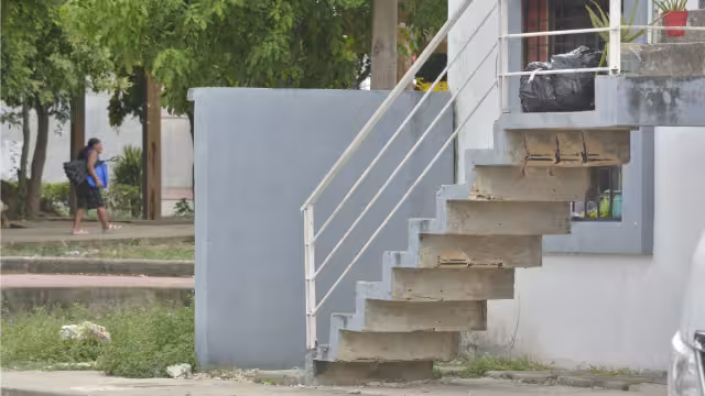 La inmobiliaria se deslindó; aseguran que la garantía era de tres años. Residentes acusan que desde que les entregaron las viviendas tenían muchos vicios.  

