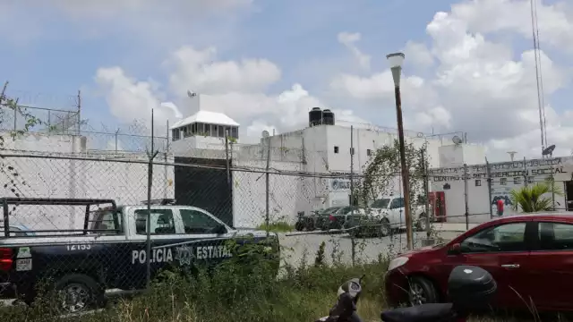 Los familiares acusan a las directora de la cárcel y al médico del penal por la muerte del muchacho