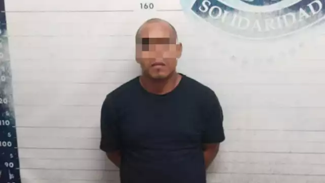 El hombre fue detenido por conducir de manera imprudente y sin casco