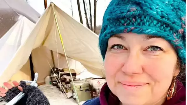 Deja la ciudad para vivir en una casa de campaña. Foto: Especial