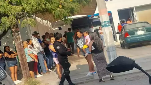 Ambas mujeres fueron sacadas de la fila tras la pelea