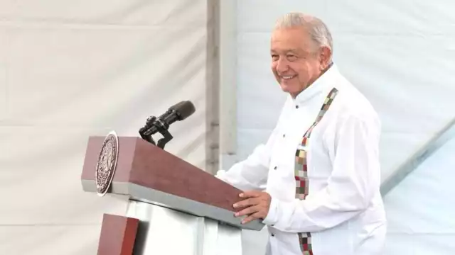El presidente Andrés Manuel López Obrador agradeció el apoyo del gobierno de China para que hasta el momento ya se hayan entregado en Acapulco, más de 190 mil paquetes de enseres