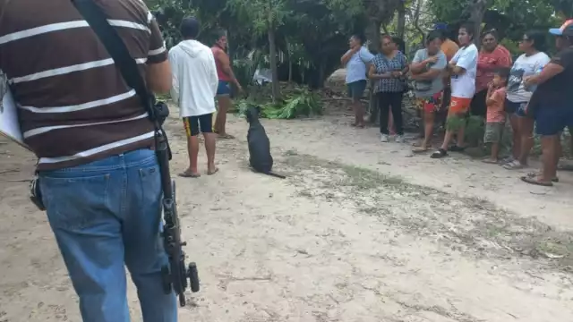 La víctima sufrió una descarga, generando que cayera de varios metros de altura.