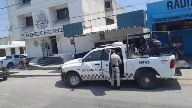 Los hombres viajaban en una motocicleta