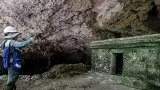 Diego Prieto, Director General del INAH (recuadro), no ha dado información transparente del manejo de los descubrimientos.