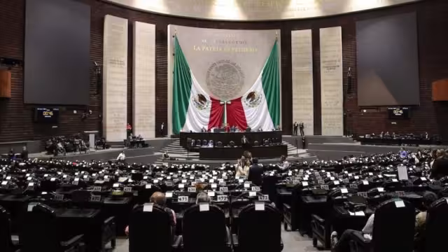 En la aprobación del Fondo de Pensiones del Bienestar, los diputados de la oposición argumentaron que la propuesta contenía inconsistencias y representaba un "robo" a los trabajadores