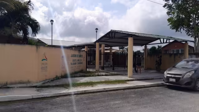 Desde el día 28 mamás y papás impidieron la entrada a los menores y los regresaron a casa