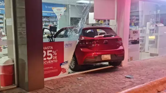 El conductor fue asegurado por las autoridades.