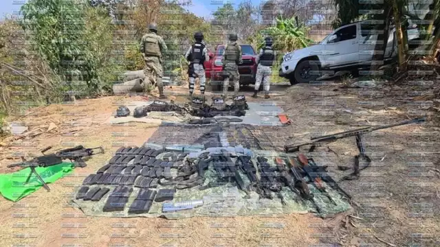 Elementos del Ejército Mexicano y la Guardia Nacional realizaron un exitoso operativo en la localidad de Matanguarán en Uruapan, Mihoacán, donde decomisaron diversas armas y drogas
