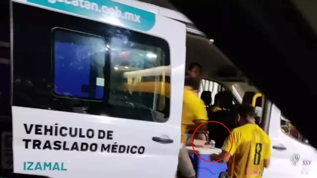 Al parecer el momento fue captado luego de un partido de futbol