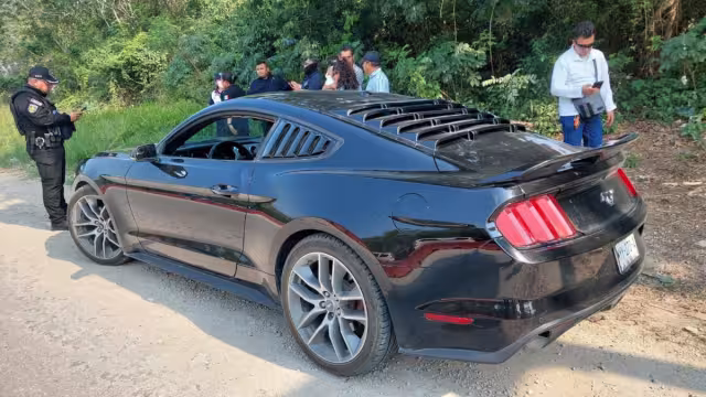 El Capitán transitaba abordo de un automóvil Ford Mustang