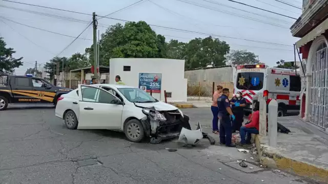 Al lugar de los hechos llegaron los paramédicos para atender a los dos lesionados