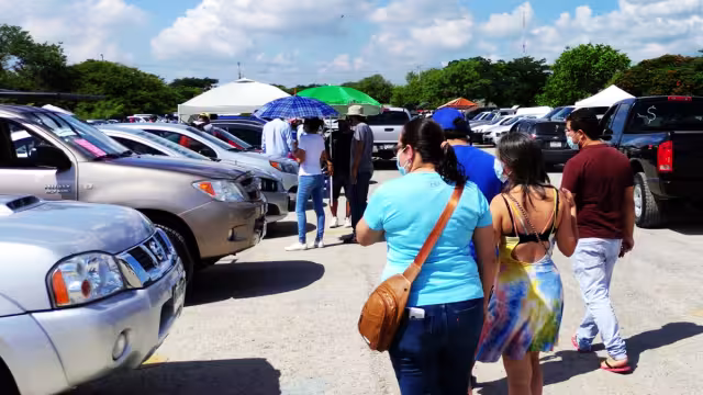 Los tianguis de automóviles en Mérida ha sido una forma directa que tienen las personas para comprar un auto