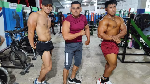 Recalco que los entrenamientos son de dos a tres meses de antes de cada competencia y de una duración diaria de entre tres y cuatro horas