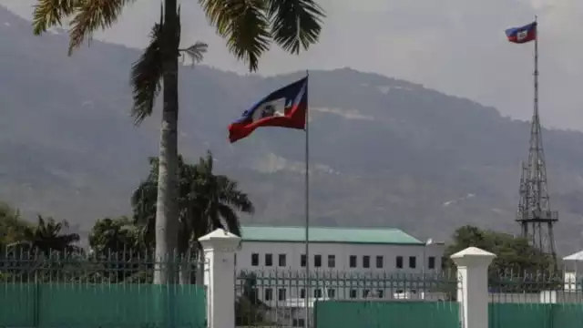 El Palacio Nacional de Haití fue embestido esta tarde