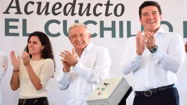 El gobernador de Nuevo León, Samuel García, informó que el agua que transporta el acueducto El Cuchillo II, llegó a Monterrey