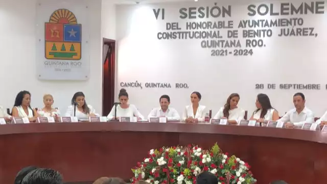 Ana Patricia Peralta toma protesta como alcaldesa de Benito Juárez en medio de la mala organización