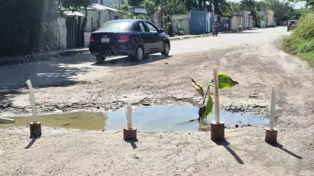 Colonia Cristóbal Colón exige reparación de vía intransitable en Champotón
