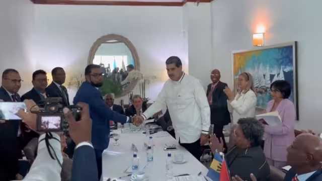 Los presidentes de Venezuela y Guyana acordaron mantener un diálogo bilateral y no escalar sus diferencias por la región del Esequibo