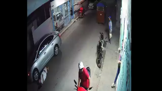 Hasta el momento se desconoce el estado de salud de la mujer y también si el conductor de la motocicleta fue detenido