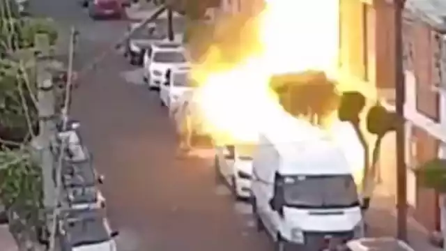 Queda en vídeo el momento exacto donde explota una casa en Nezahualcóyotl