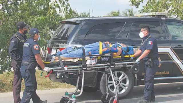 En el kilómetro 15 del Periférico, un Chevrolet se salió de la vía y en su trayecto en la hondonada se impactó contra un árbol