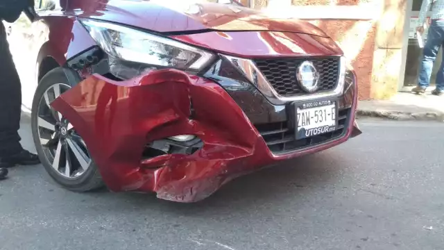 Al sitio llegaron policías municipales junto con la ambulancia TK1, cuyos paramédicos curaron a los lesionados