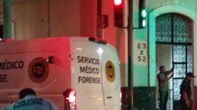 Elementos del Servicio Médico Forense llegaron al lugar para hacerse cargo del cuerpo